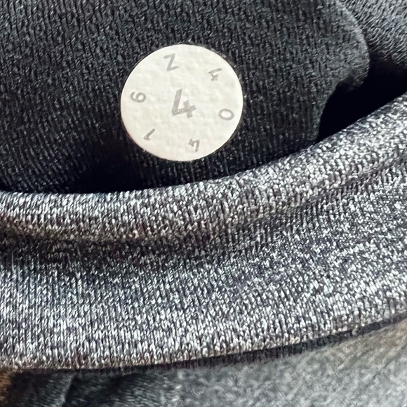 🌈 Lululemon Gear Up Crop (17") Gray w/ Mesh & Reflective Piping ⭐️ EUC - Picture 16 of 16